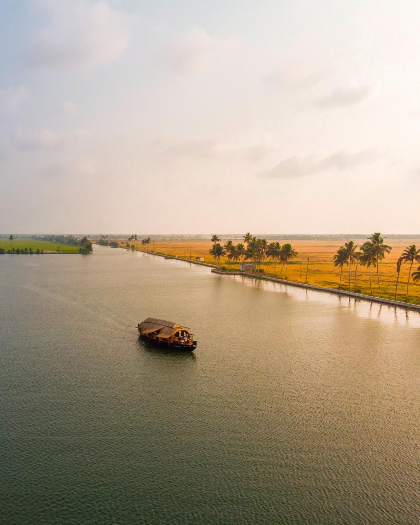 Spice Coast Cruises - Houseboat, A Cgh Earth Experience Hotel Alappuzha Kültér fotó