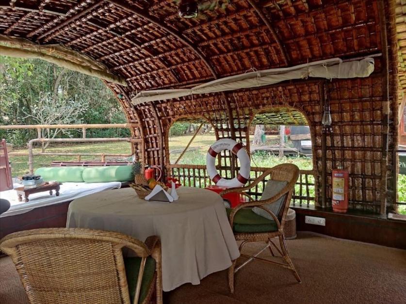 Spice Coast Cruises - Houseboat, A Cgh Earth Experience Hotel Alappuzha Kültér fotó