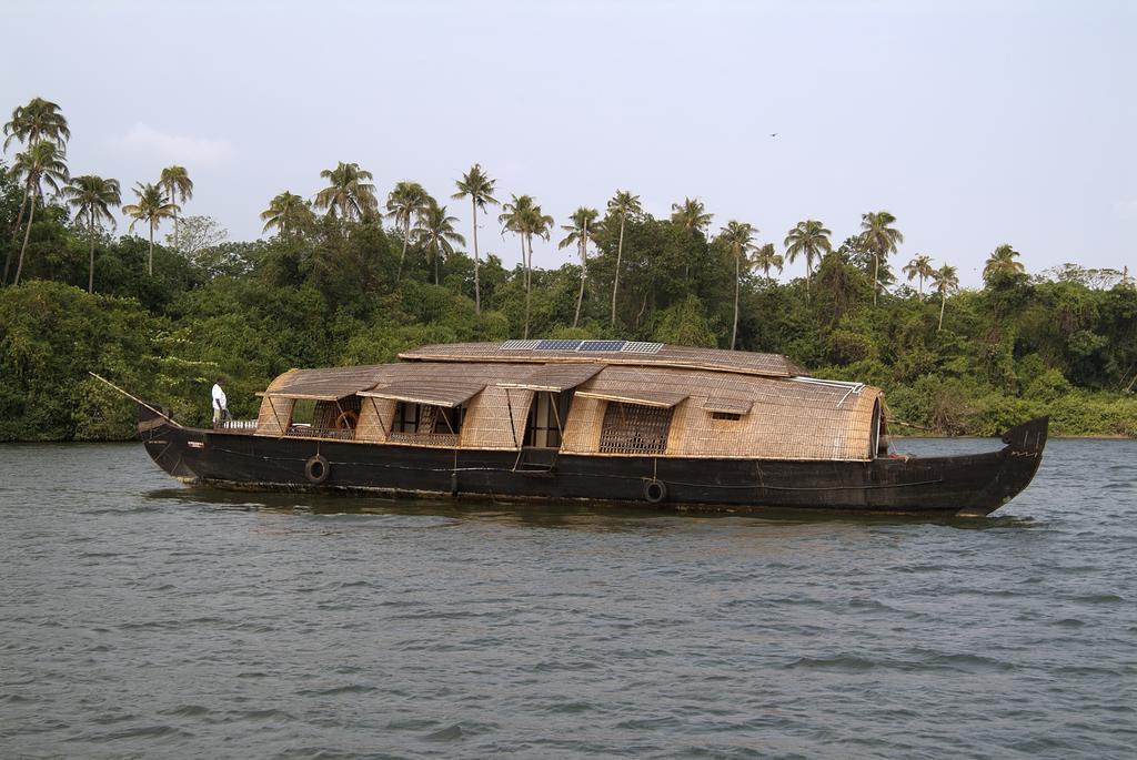 Spice Coast Cruises - Houseboat, A Cgh Earth Experience Hotel Alappuzha Kültér fotó