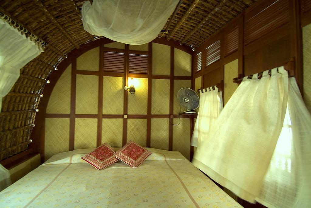 Spice Coast Cruises - Houseboat, A Cgh Earth Experience Hotel Alappuzha Kültér fotó