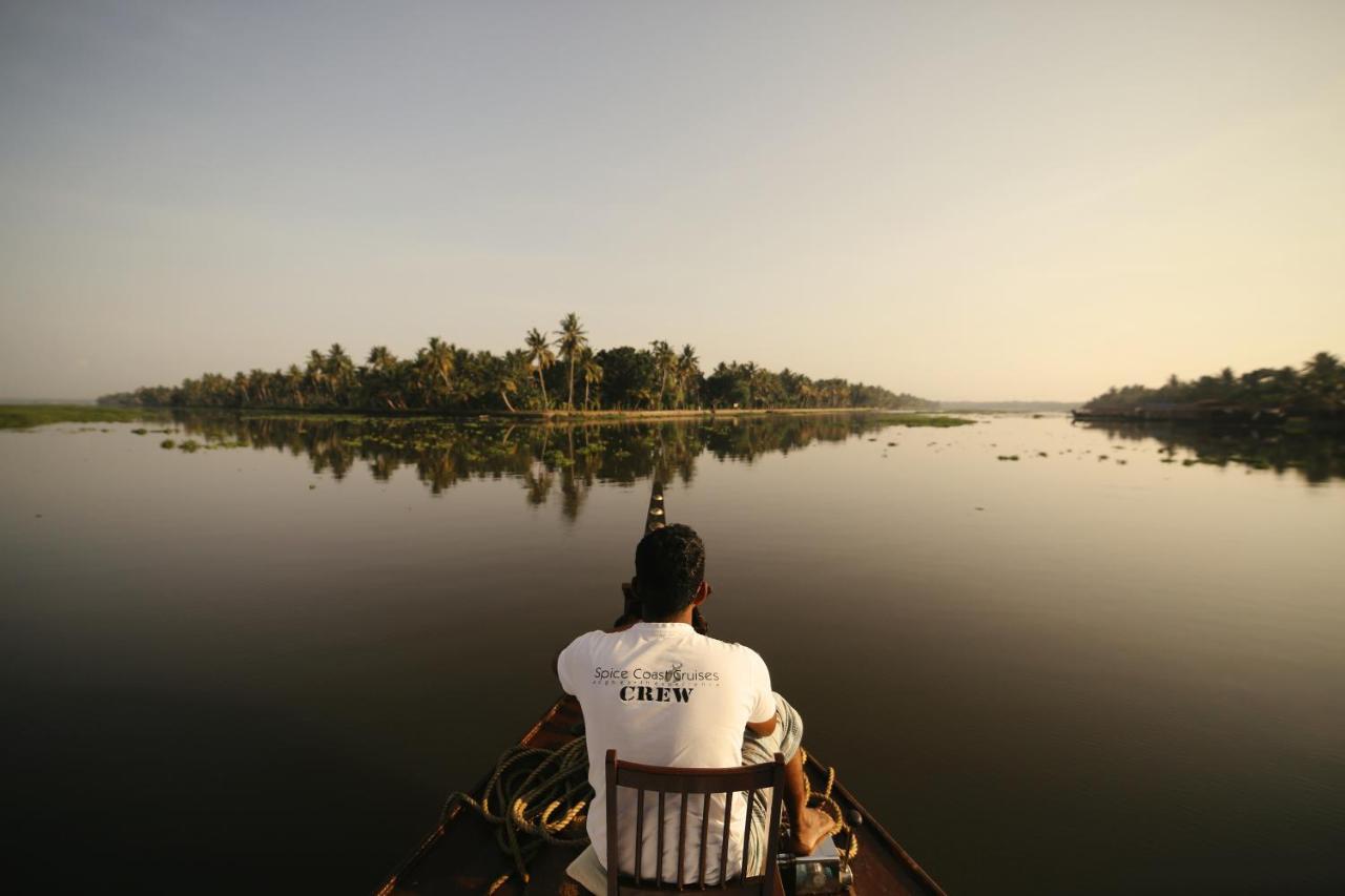 Spice Coast Cruises - Houseboat, A Cgh Earth Experience Hotel Alappuzha Kültér fotó